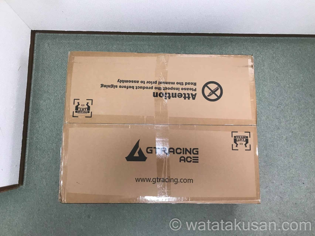 GTRACING ACE S1が届いたときの状態。大きなダンボール箱。